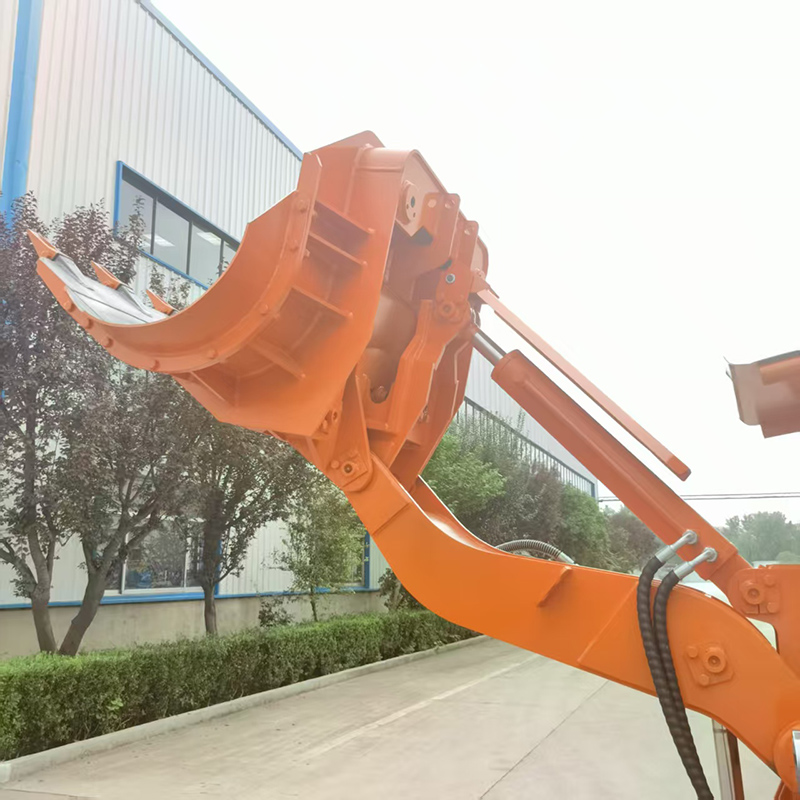 Chargeur de roches à déchargement latéral efficace