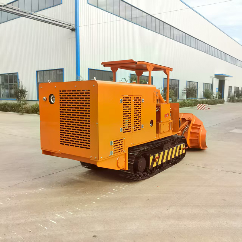 Máy xúc đá dỡ hàng bên mỏ đá