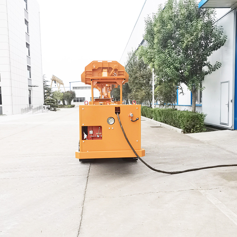 Máy xúc đá dỡ hàng bên hông điều khiển từ xa