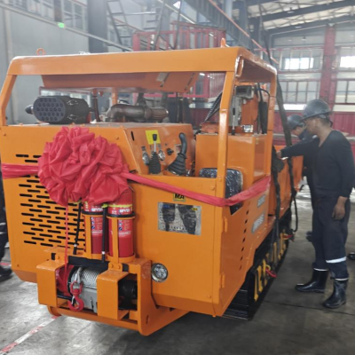 حاملة الزاحف تحت الأرض