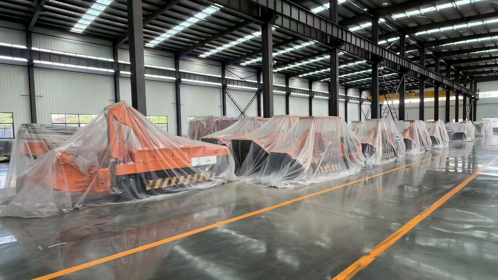 Погрузчик для разгрузки горных пород на угольной шахте Погрузчик для разгрузки горных пород на угольной шахте