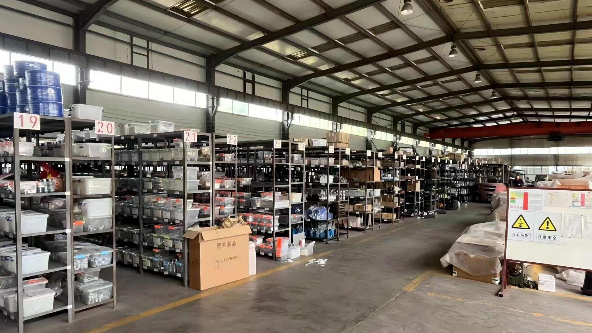 Погрузчик для разгрузки горных пород на угольной шахте Погрузчик для разгрузки горных пород на угольной шахте