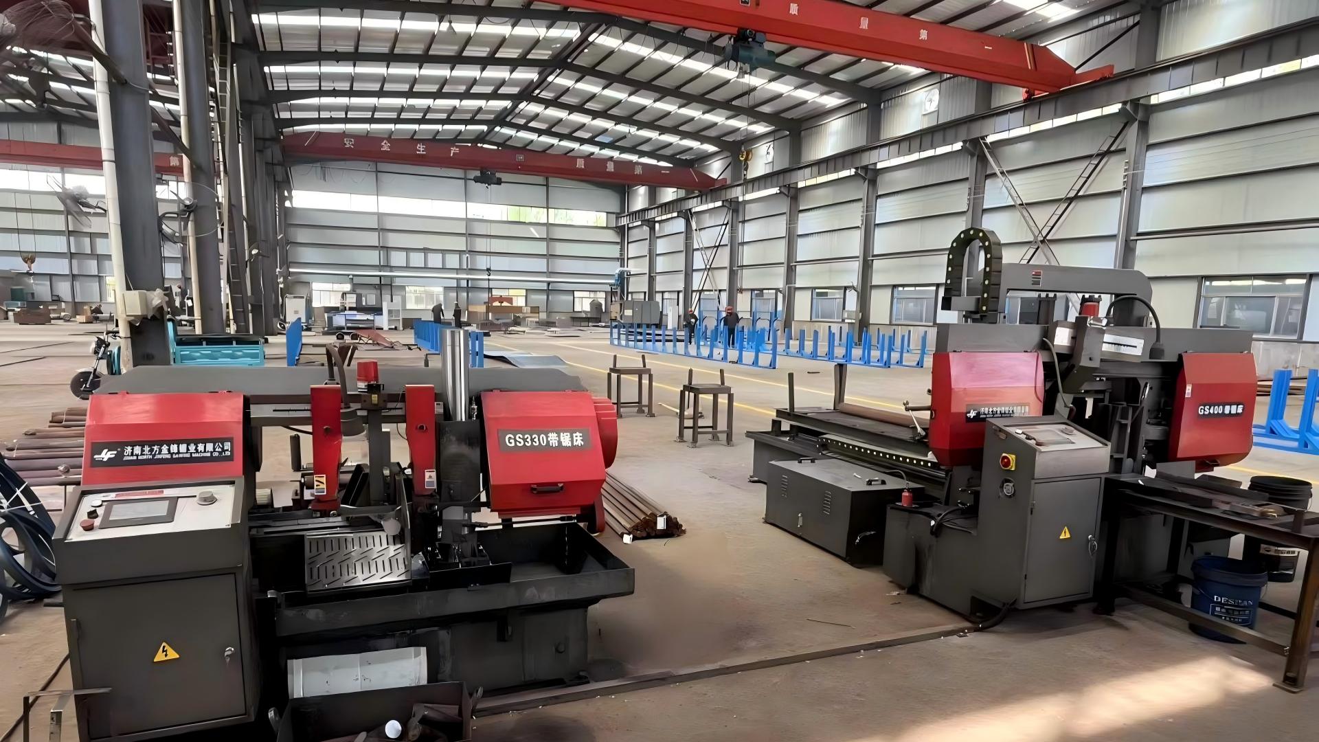 Погрузчик для разгрузки горных пород на угольной шахте Погрузчик для разгрузки горных пород на угольной шахте